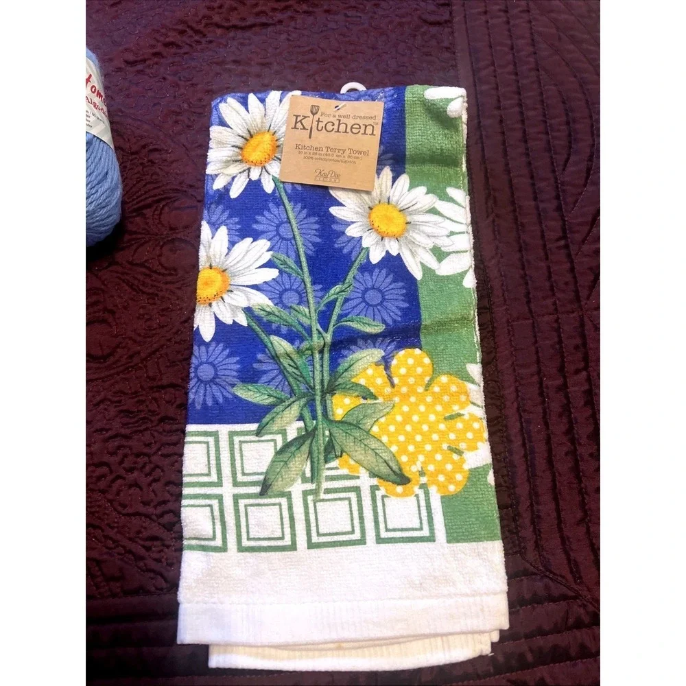 New Vintage Mary Maxim Daisy Doodle crochet towel topper kit, No. 20698 Blue USA